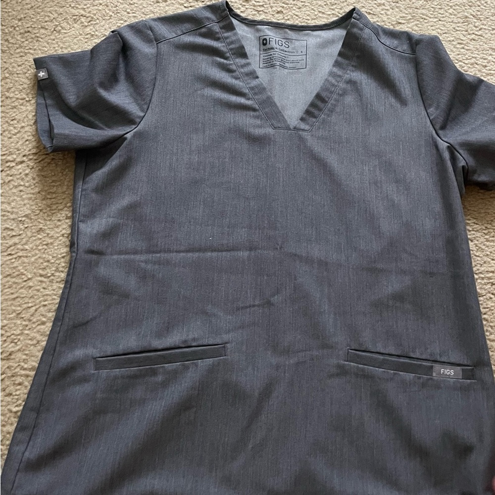 Figs front pocket scrub top